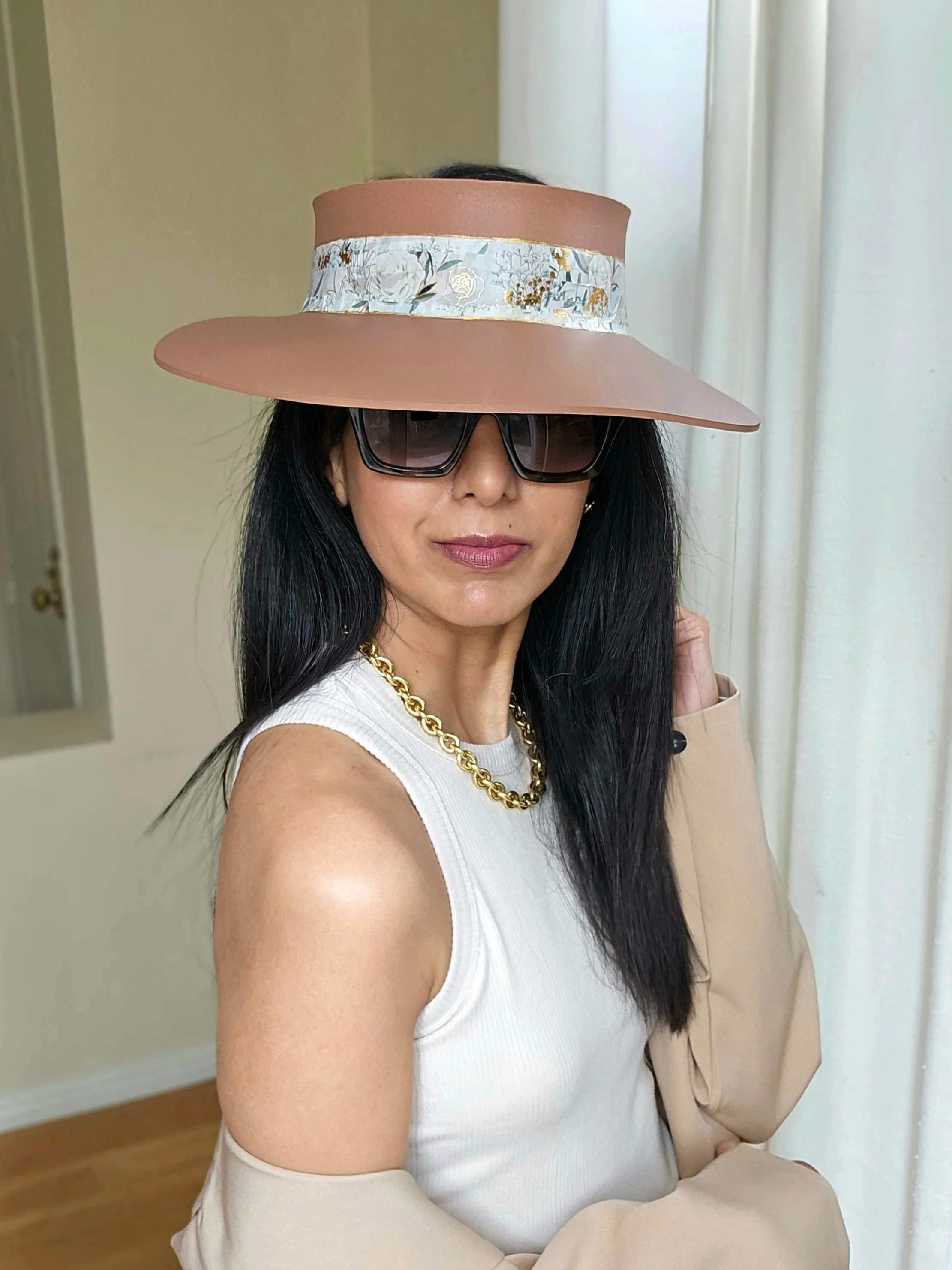 Brown "LadyEVA" Visor Hat with Stylish White and Gold Floral Band