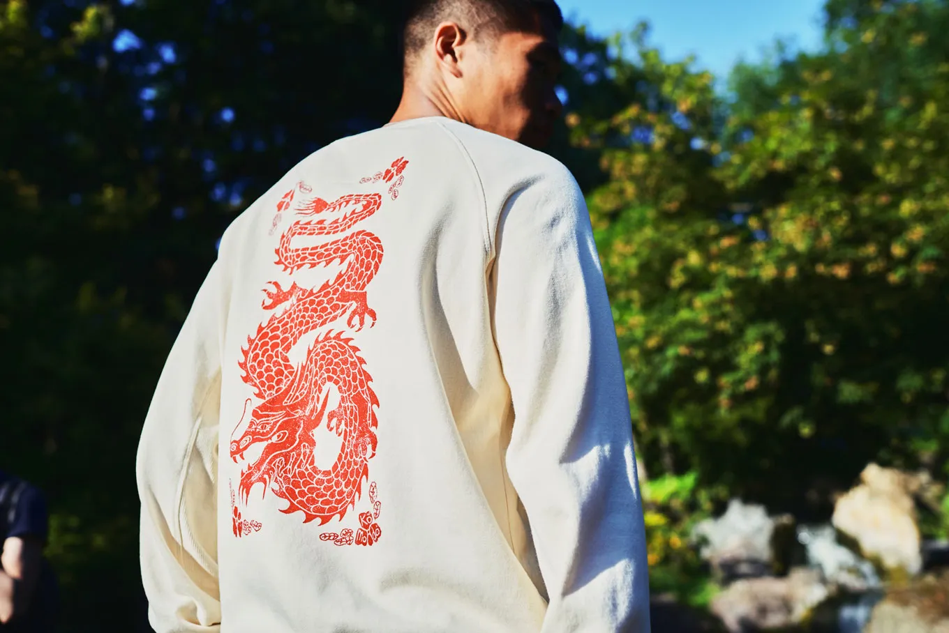 Dragon Back Print Crewneck Sweatshirt White